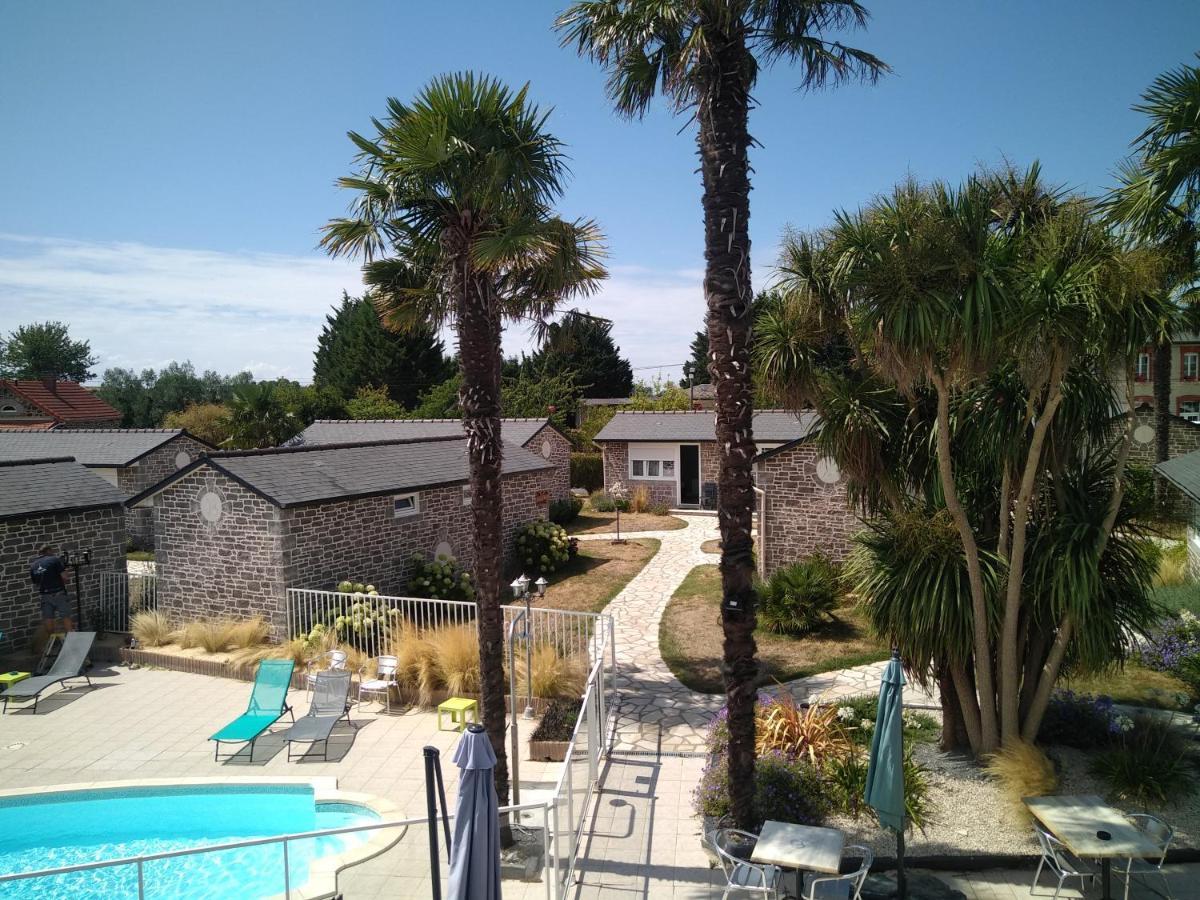 Hotel Restaurant Les 13 Assiettes Le Val-Saint-Pere ภายนอก รูปภาพ