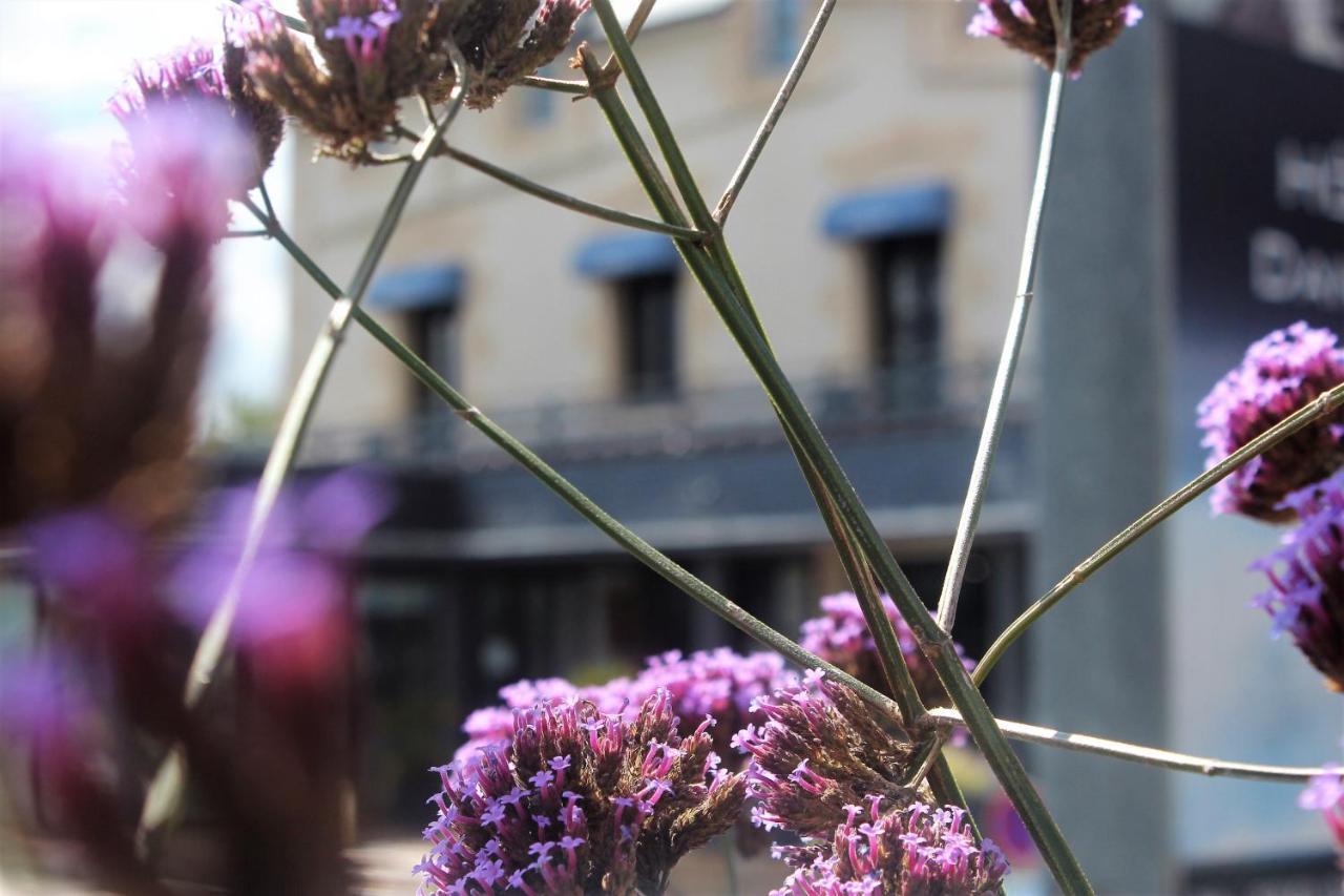 Hotel Restaurant Les 13 Assiettes Le Val-Saint-Pere ภายนอก รูปภาพ