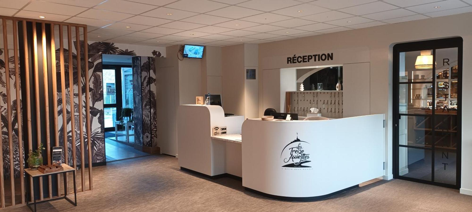 Hotel Restaurant Les 13 Assiettes Le Val-Saint-Pere ภายนอก รูปภาพ
