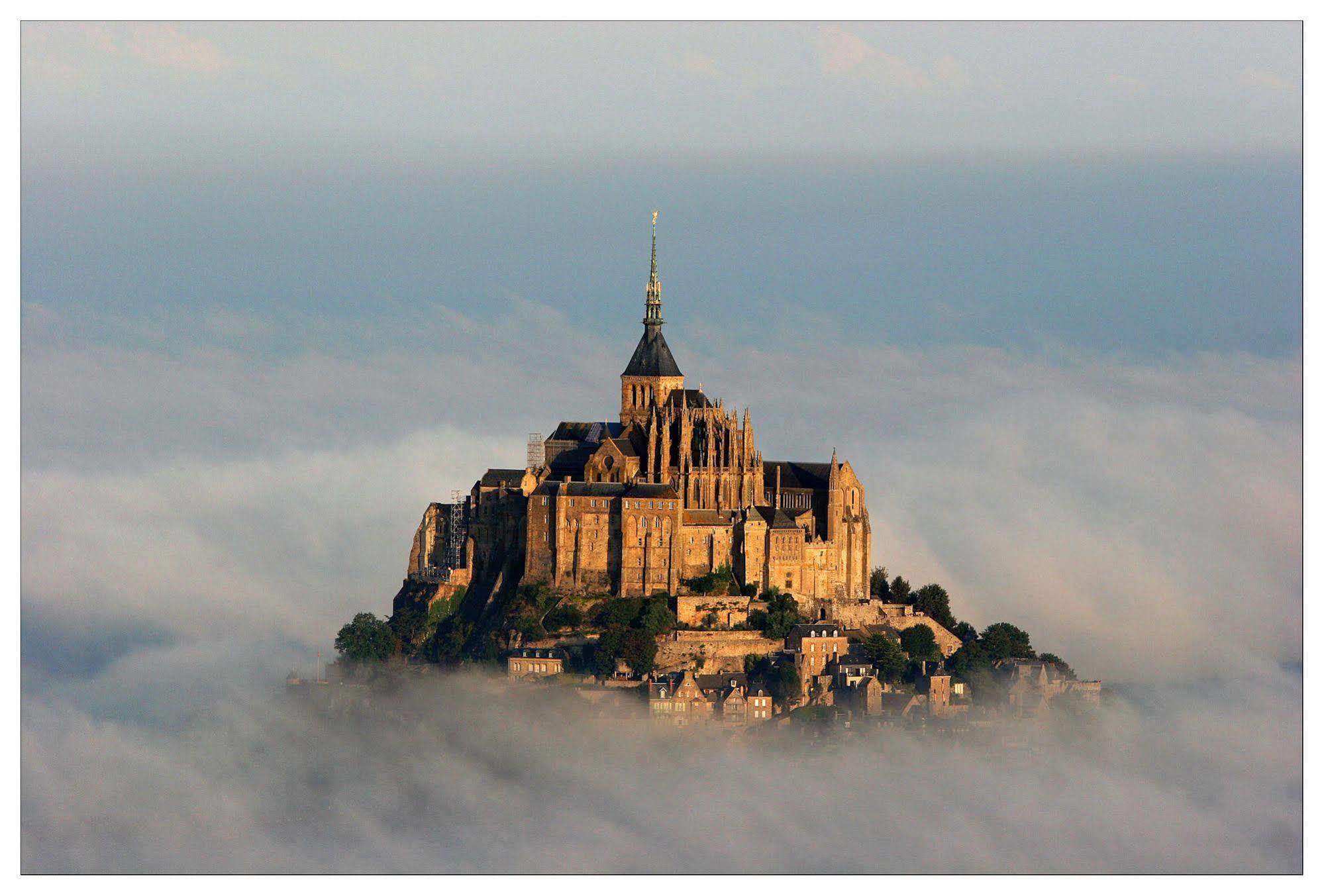 Hotel Restaurant Les 13 Assiettes Le Val-Saint-Pere ภายนอก รูปภาพ
