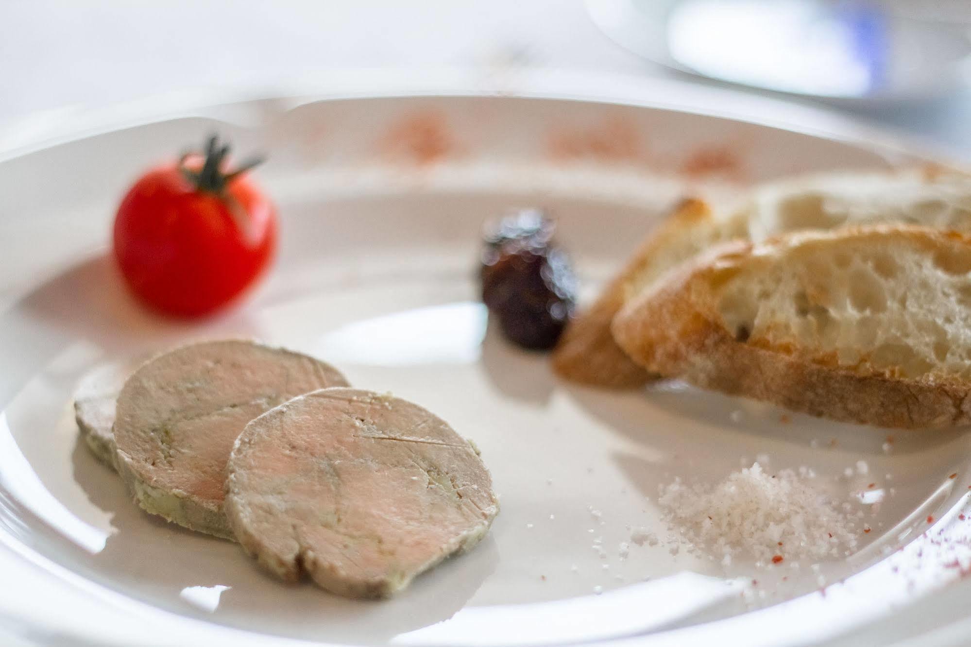 Hotel Restaurant Les 13 Assiettes Le Val-Saint-Pere ภายนอก รูปภาพ