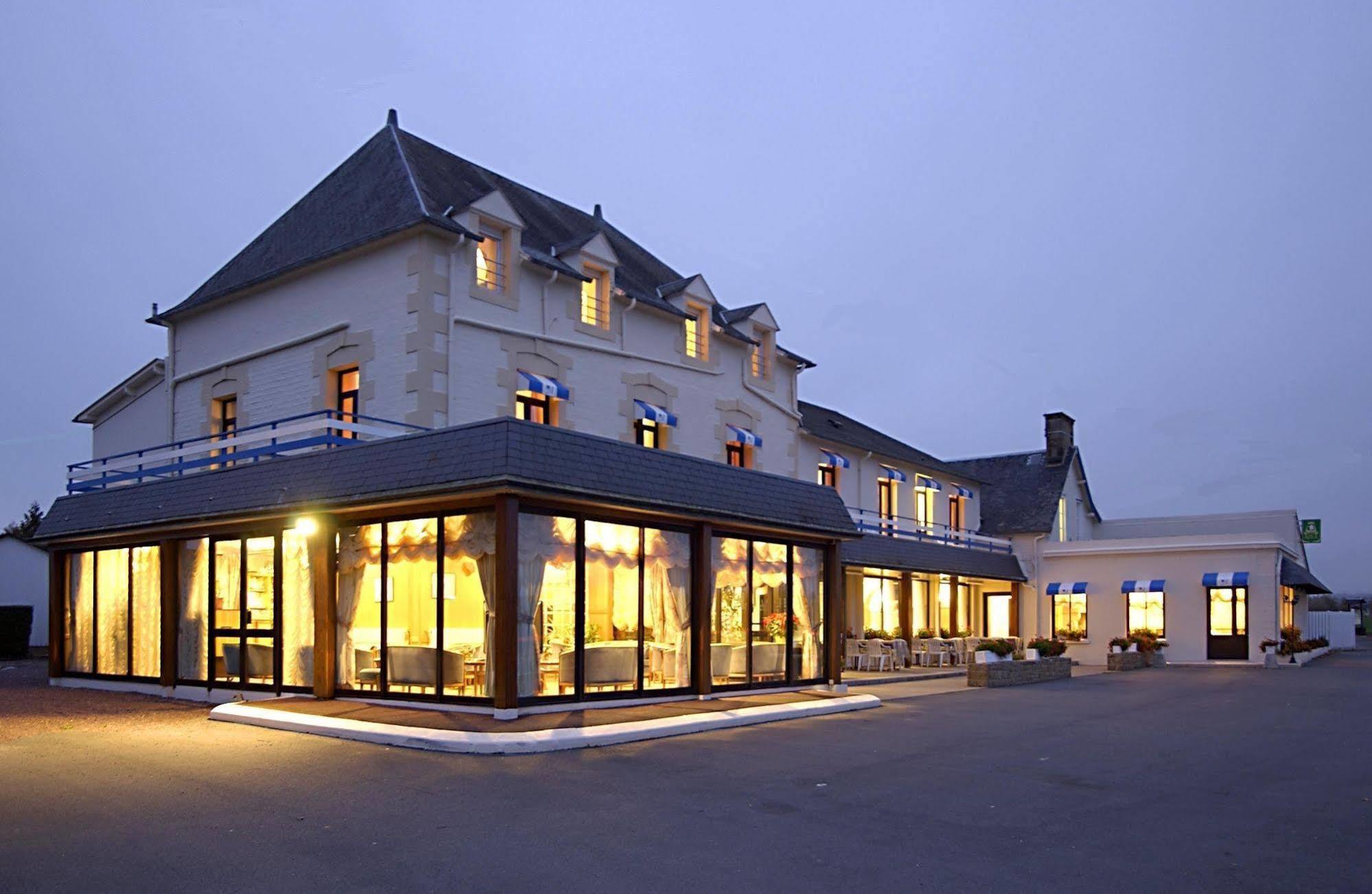 Hotel Restaurant Les 13 Assiettes Le Val-Saint-Pere ภายนอก รูปภาพ