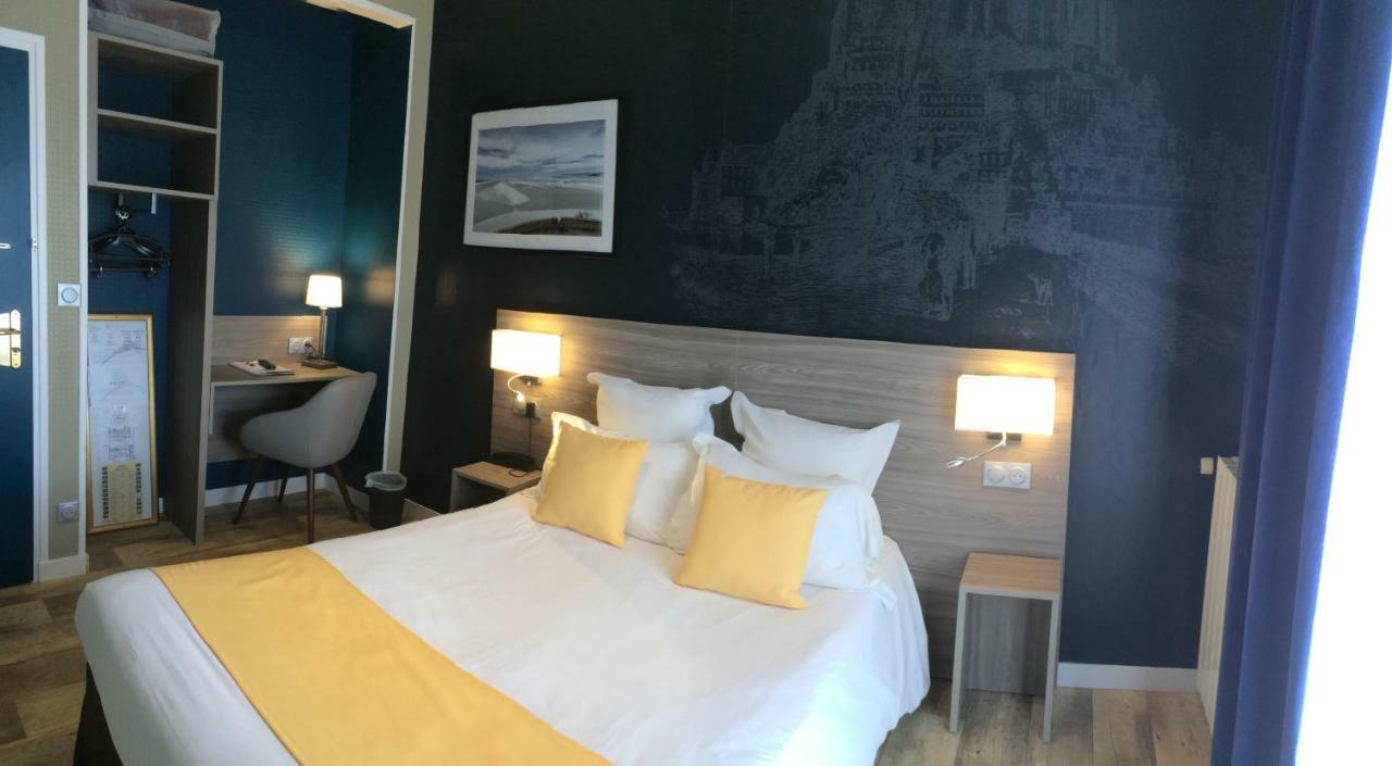 Hotel Restaurant Les 13 Assiettes Le Val-Saint-Pere ภายนอก รูปภาพ