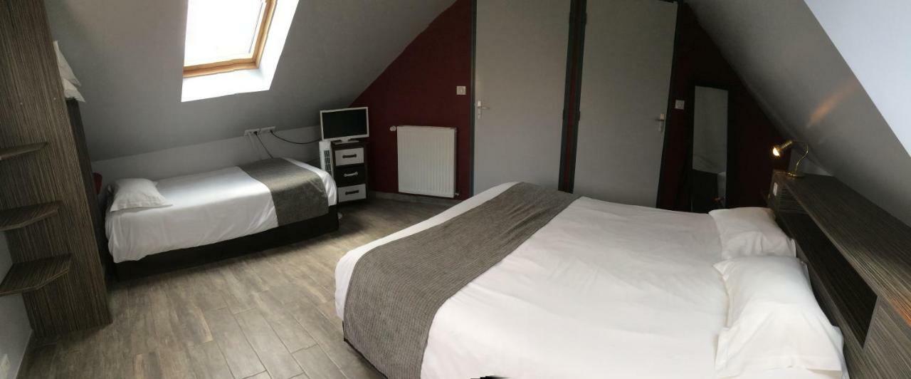Hotel Restaurant Les 13 Assiettes Le Val-Saint-Pere ภายนอก รูปภาพ