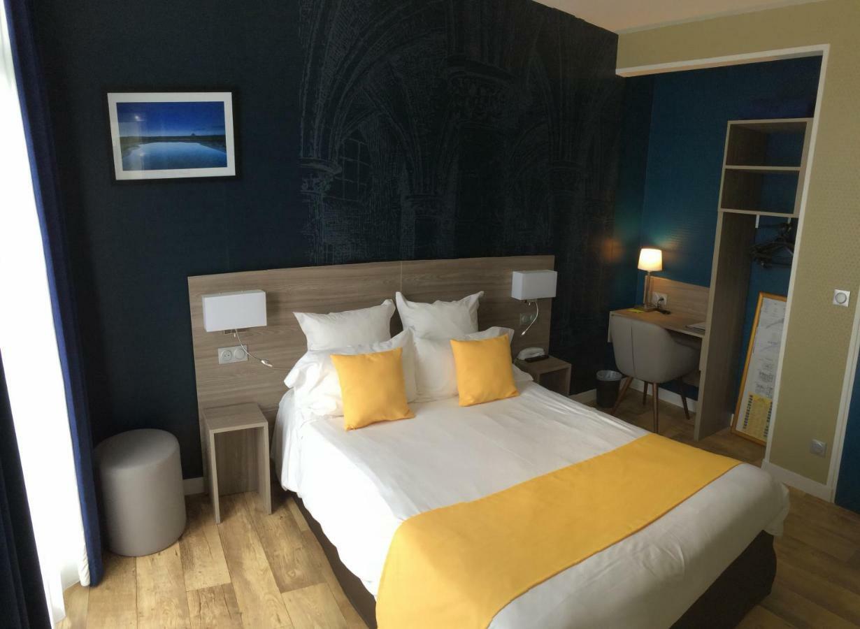 Hotel Restaurant Les 13 Assiettes Le Val-Saint-Pere ภายนอก รูปภาพ